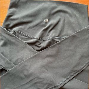 Lululemon Align Leggings in black size 6!🖤
